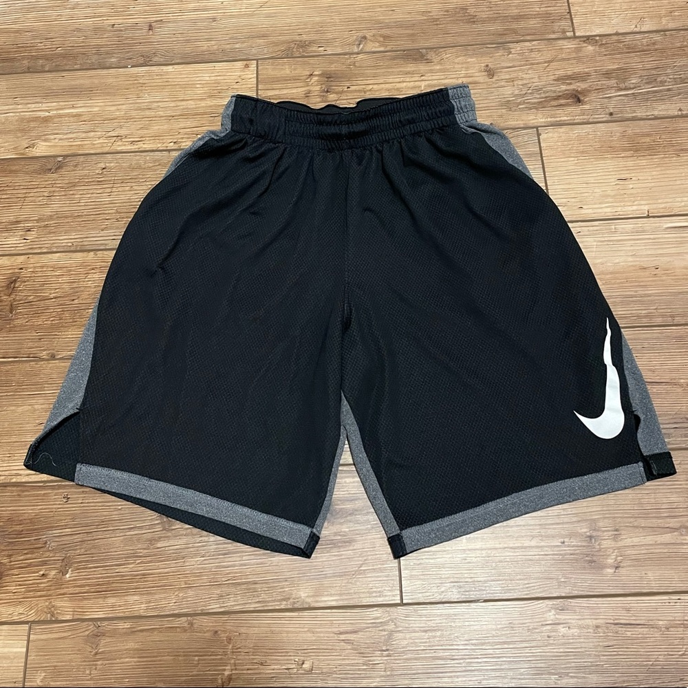 Nike logo dri fit Shorts grey black small